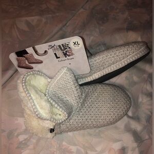Muk Luks bedroom slippers size XL 11/12